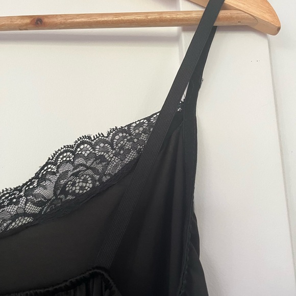 🌺 5/$30 🌺 Vintage black slip dress with lace neckline and hem - Picture 6 of 7
